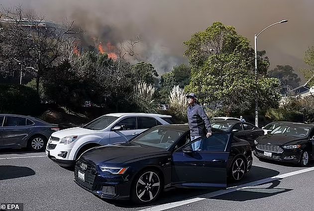 洛杉矶富人区爆发“末日大火”！5死10万人撤离家园，众多好莱坞明星丢下豪宅逃生，加州进入紧急状态（视频/组图） - 16