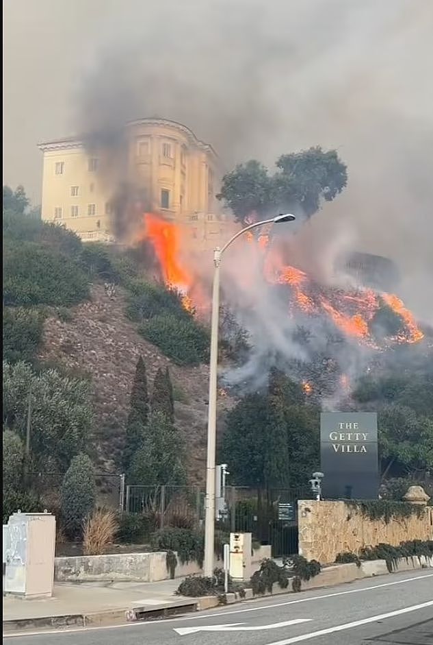 洛杉矶富人区爆发“末日大火”！5死10万人撤离家园，众多好莱坞明星丢下豪宅逃生，加州进入紧急状态（视频/组图） - 29