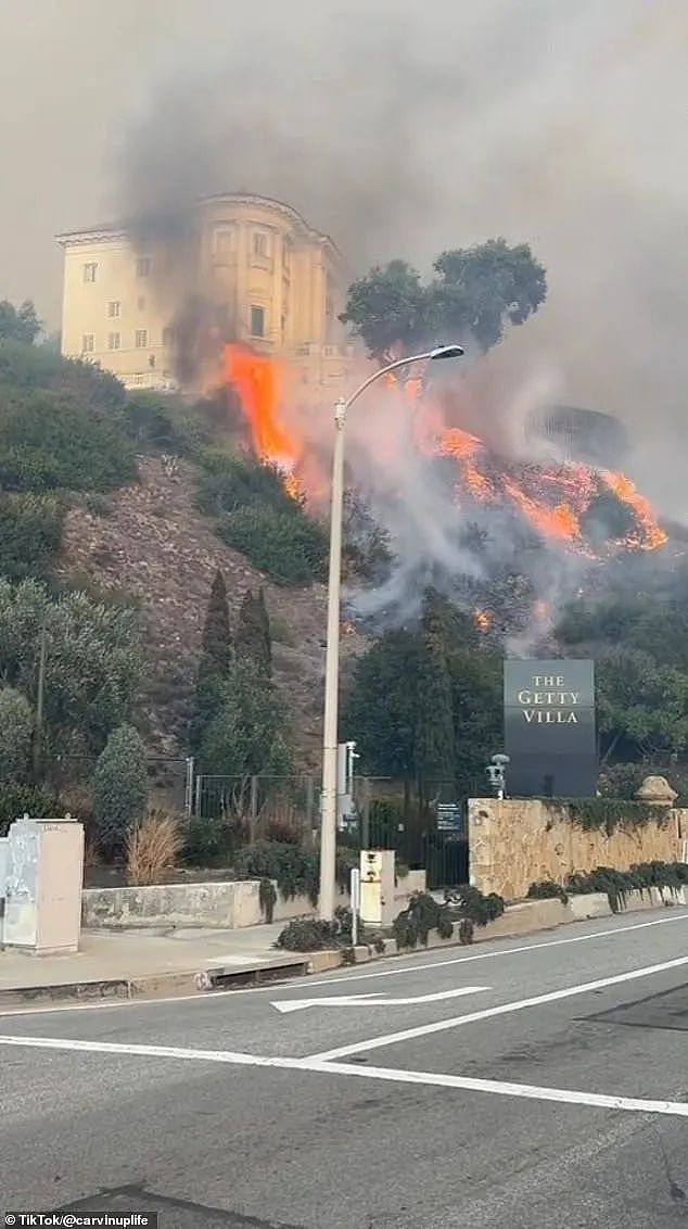 洛杉矶又爆山火！富人区遭席卷，各路明星豪宅遭殃，大本家都烧没了...（组图） - 8