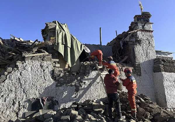 悲剧！空难179人死亡！地震126人遇难！恐袭50余人死伤……2025年才过了10天，八大天灾人祸大盘点（组图） - 3