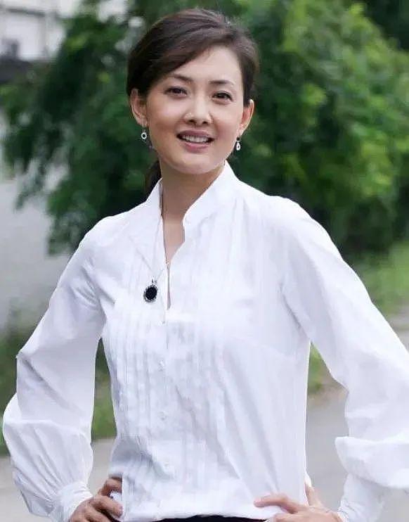 演员牛莉自曝离婚，结束28年婚姻，原因聚少离多，丈夫神秘富豪（组图） - 1