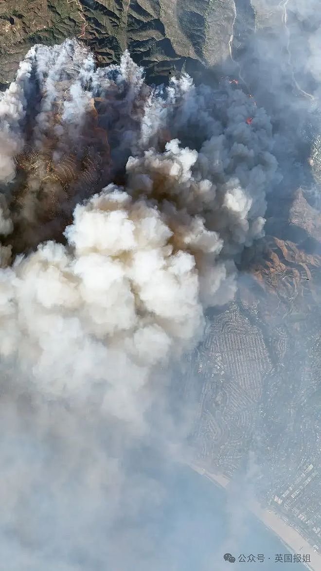 加州大火丝毫未减烧出火龙卷又现魔鬼风！美国网友对比重庆山火救援后大破防（组图） - 50