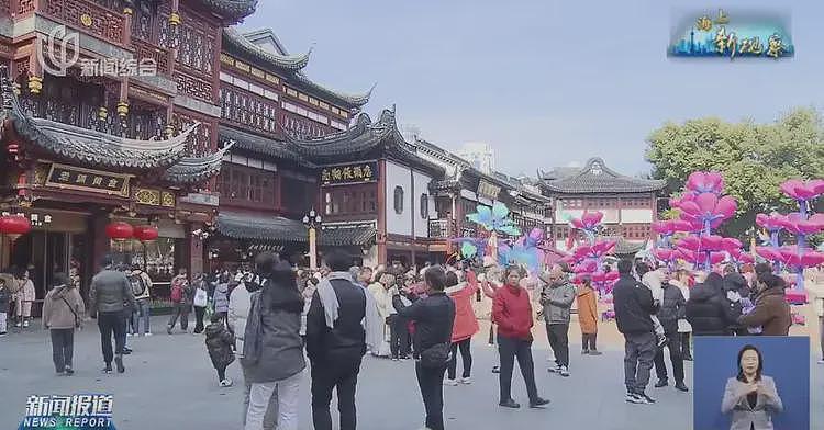 海底捞挤满韩国游客，专在免费区吃西瓜，连美甲和羊肉串也不放过（组图） - 13