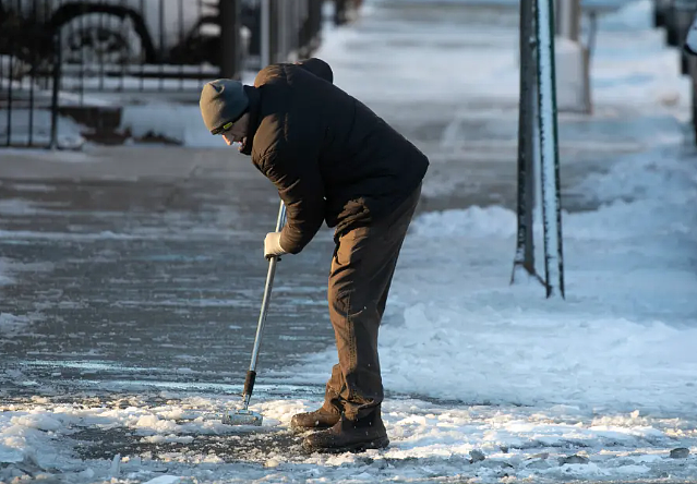 红色极寒警报！ -50℃极寒+100cm雪暴袭加拿大！ “冷冻模式“ 2亿人戒备，数千航班取消（组图） - 9