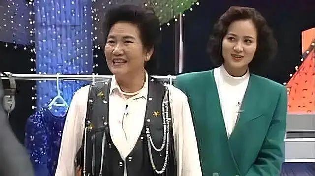 1999年，赵丽蓉在春晚表演，她的孩子却围坐在电视机旁，抱头痛哭（组图） - 4