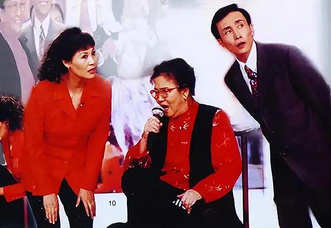 1999年，赵丽蓉在春晚表演，她的孩子却围坐在电视机旁，抱头痛哭（组图） - 5