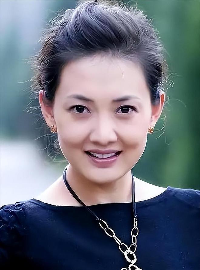 演员牛莉：嫁给圈外人刘亚东后被“宠上天”，结婚29年几乎不做饭（组图） - 12