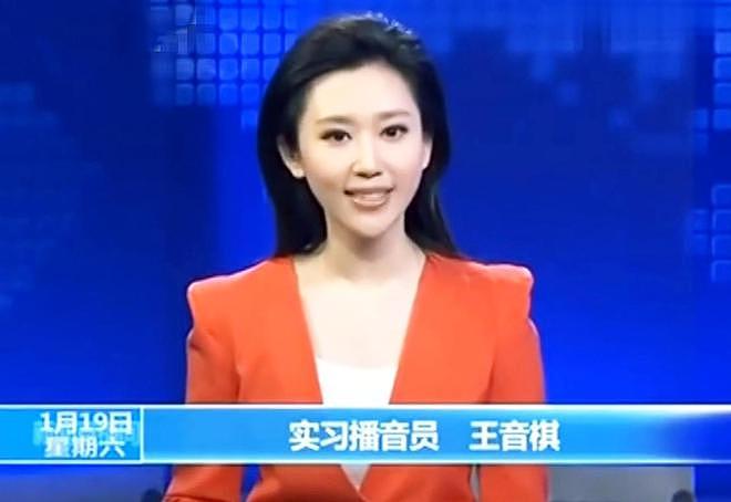 央视“眼光”真牛！蛇年春晚后，这位35岁女主持人，要火向全国了（组图） - 13