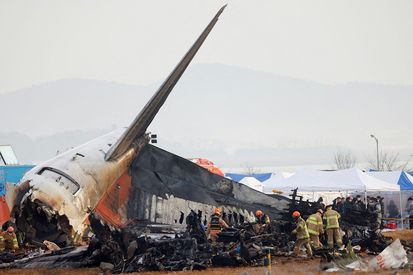 济州航空失事客机两引擎内均发现羽毛和血迹，料下周一有初步报告（组图） - 2