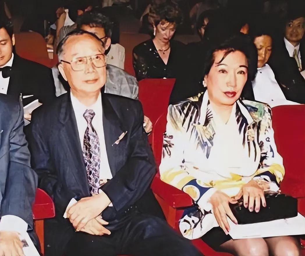 大儿子沉迷美色，二儿子败光上百亿，香港富豪一世英名被后代丢尽（组图） - 4