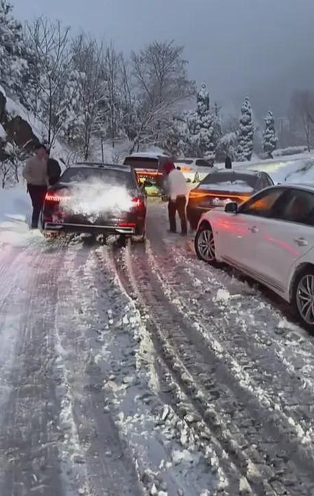 火焰山竟然下雪了！北京四区已出现降雪，河南局地暴雪，连昆明、广东也可能下雪！多地高速封闭、新疆多趟列车停运（组图） - 19