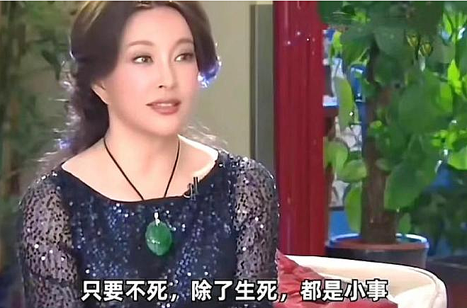 刘晓庆与妹妹一家决裂，深陷5个官司首次公开自己的身世，倪萍一句话让她破防（组图） - 16