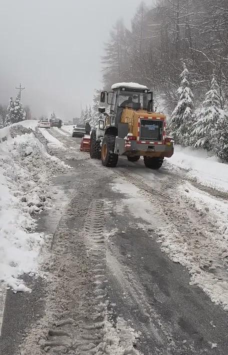 火焰山竟然下雪了！北京四区已出现降雪，河南局地暴雪，连昆明、广东也可能下雪！多地高速封闭、新疆多趟列车停运（组图） - 21