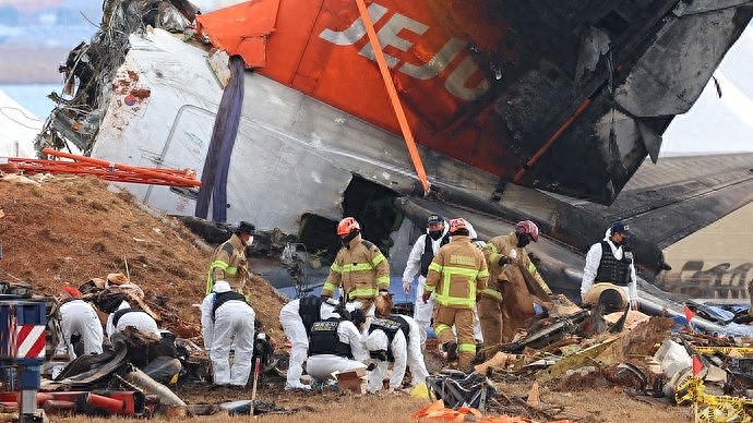 韩国公布济州航空空难初步调查报告，撞击4分钟前黑匣子停止记录，双侧发动机均遭鸟击（组图） - 1