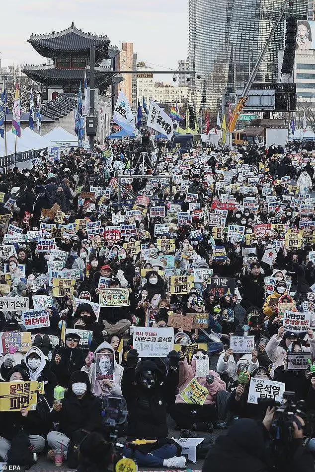 尹锡悦恐面临死刑！韩国首位被起诉的现任总统，但春节或能回家（组图） - 3