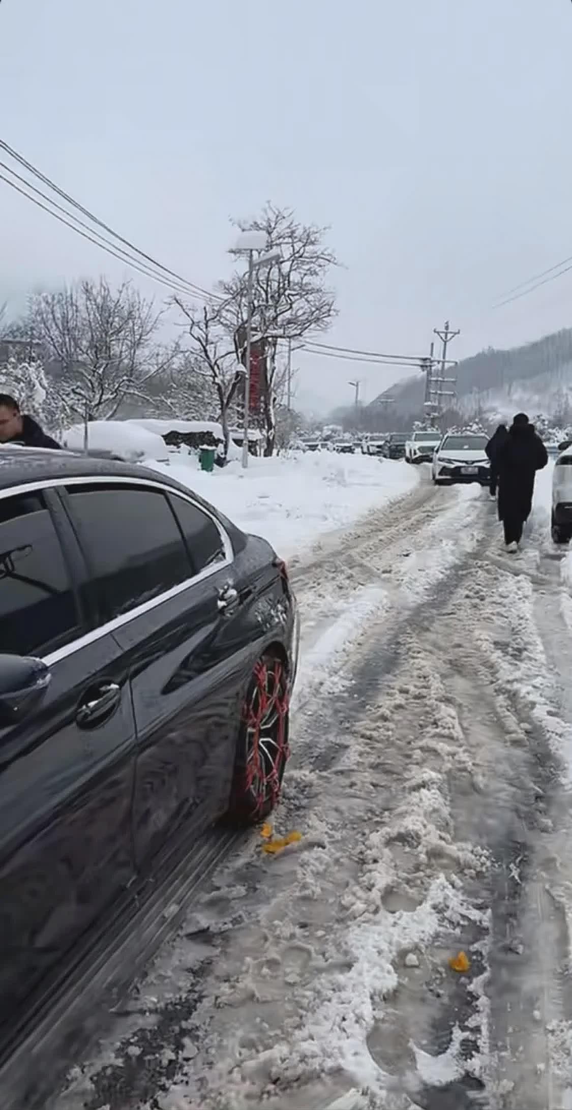 自驾返乡遇暴雪：2小时车程开了24小时，有人饿2天才吃上饭（组图） - 3