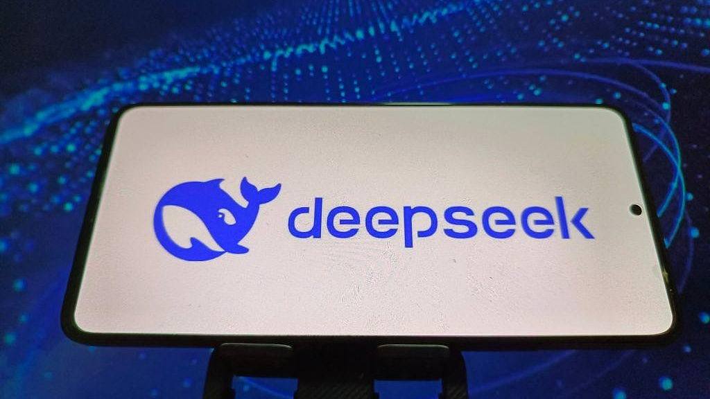 DeepSeek登顶美国App下载榜震撼矽谷，美媒：Meta组建4小组研究（图） - 1