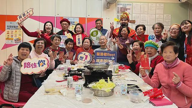 香港移民潮下的留港长者 ，家人走后“孤独感在节日很严重”（组图） - 4