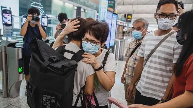 香港移民潮下的留港长者 ，家人走后“孤独感在节日很严重”（组图） - 1