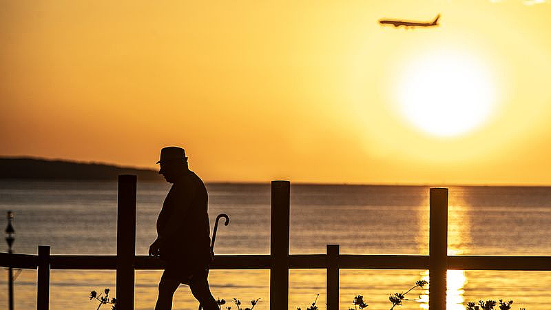 两小时狂降18℃！雷暴来袭，悉尼多地经历“冰火两重天”（组图） - 2