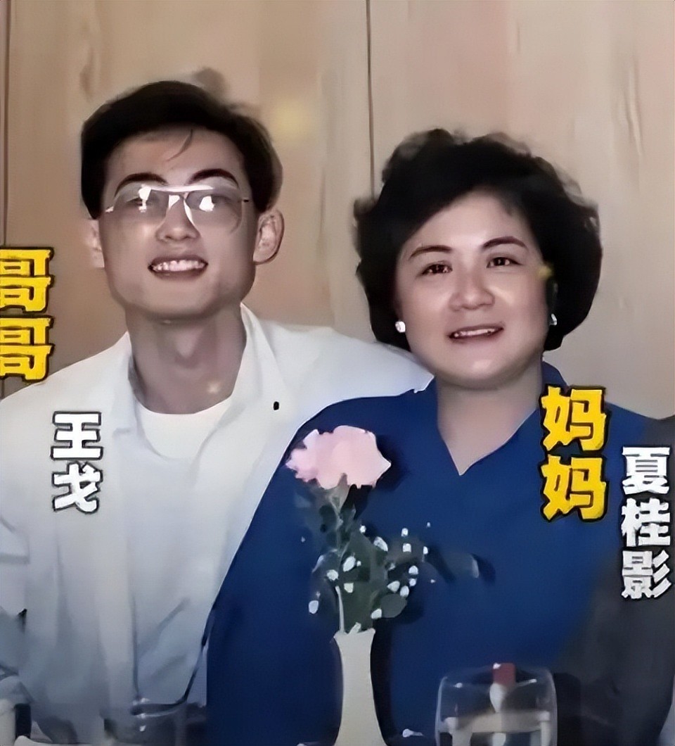 王菲初中泳衣照首公开，从小照顾她的老邻居曝其反抗妈妈沉迷唱歌轶事（组图） - 4