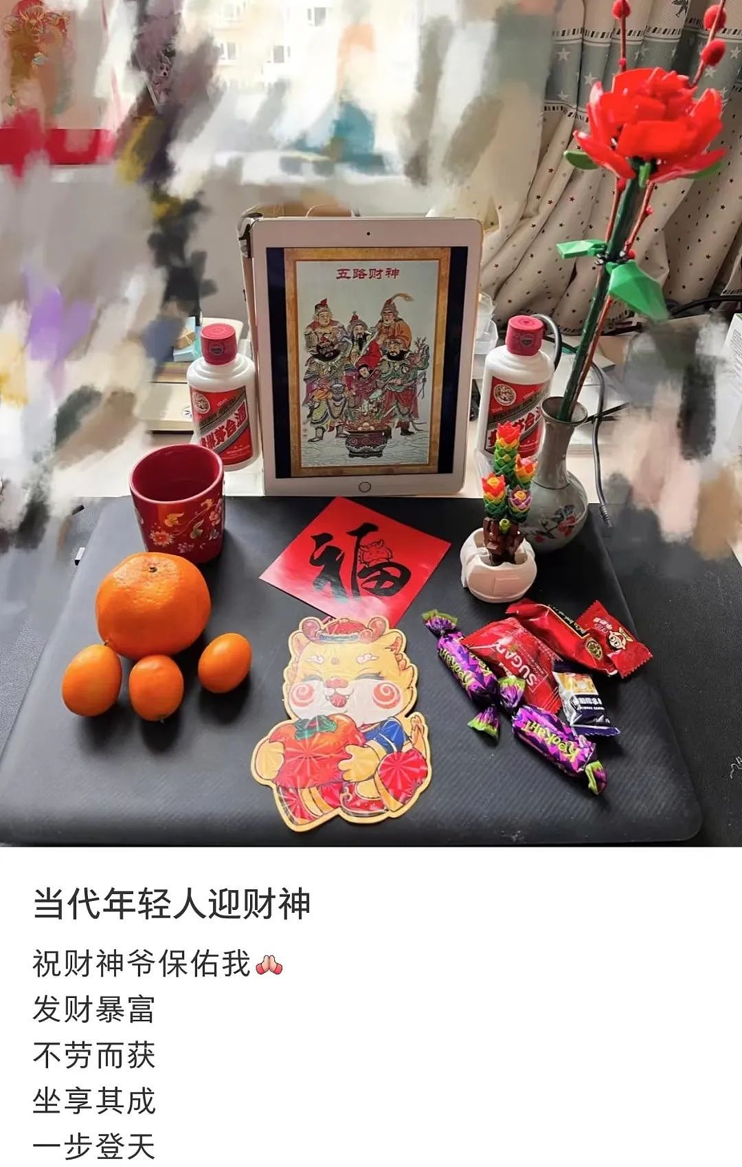 当代年轻人迎财神有多拼？凌晨爬财神庙、神像前刮彩票...不迷信但信财神（组图） - 16