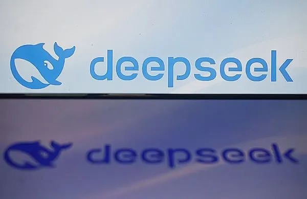 全网爆火的DeepSeek创始人疑似被人肉？游客蹲守家门疯狂举动太可怕（组图） - 2