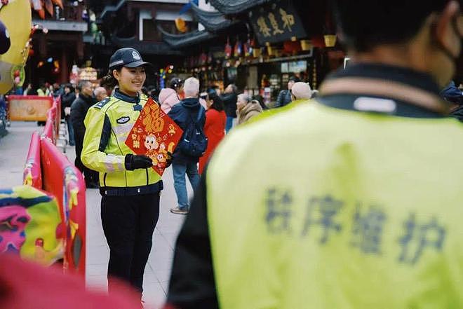 过年值守，这是上海外滩“最美女警”第五个没能陪家人的春节（组图） - 3