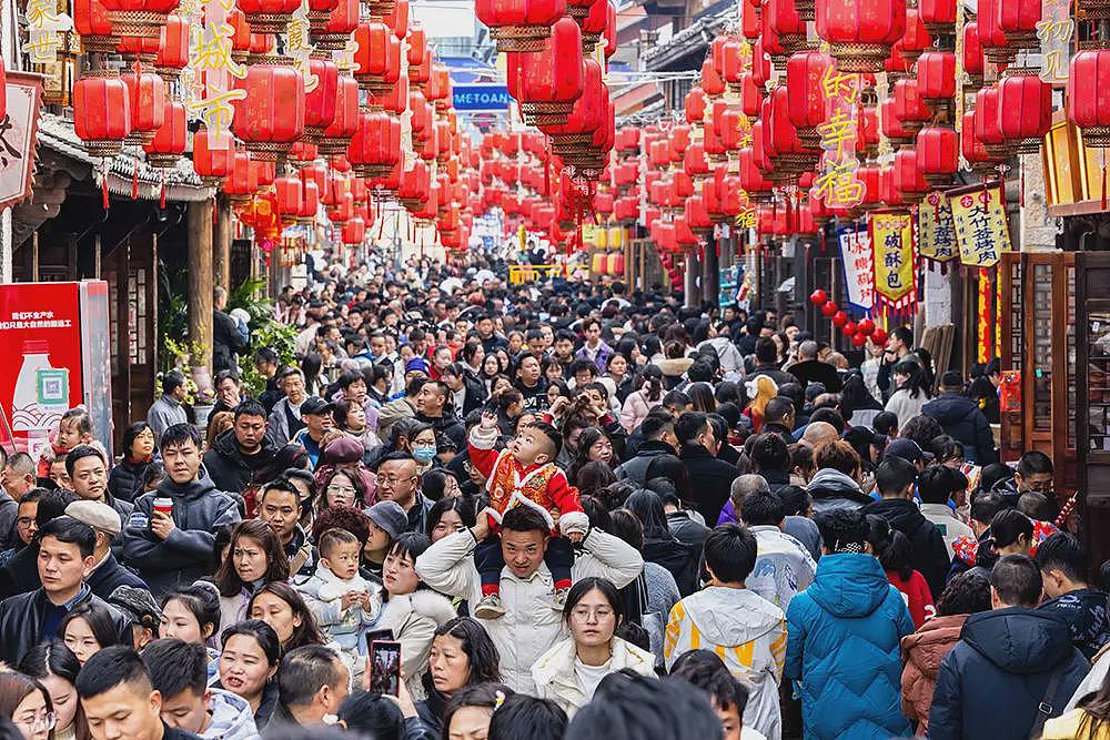 中国多地接待游客人次超同期，“老外“爱上中国年（组图） - 1