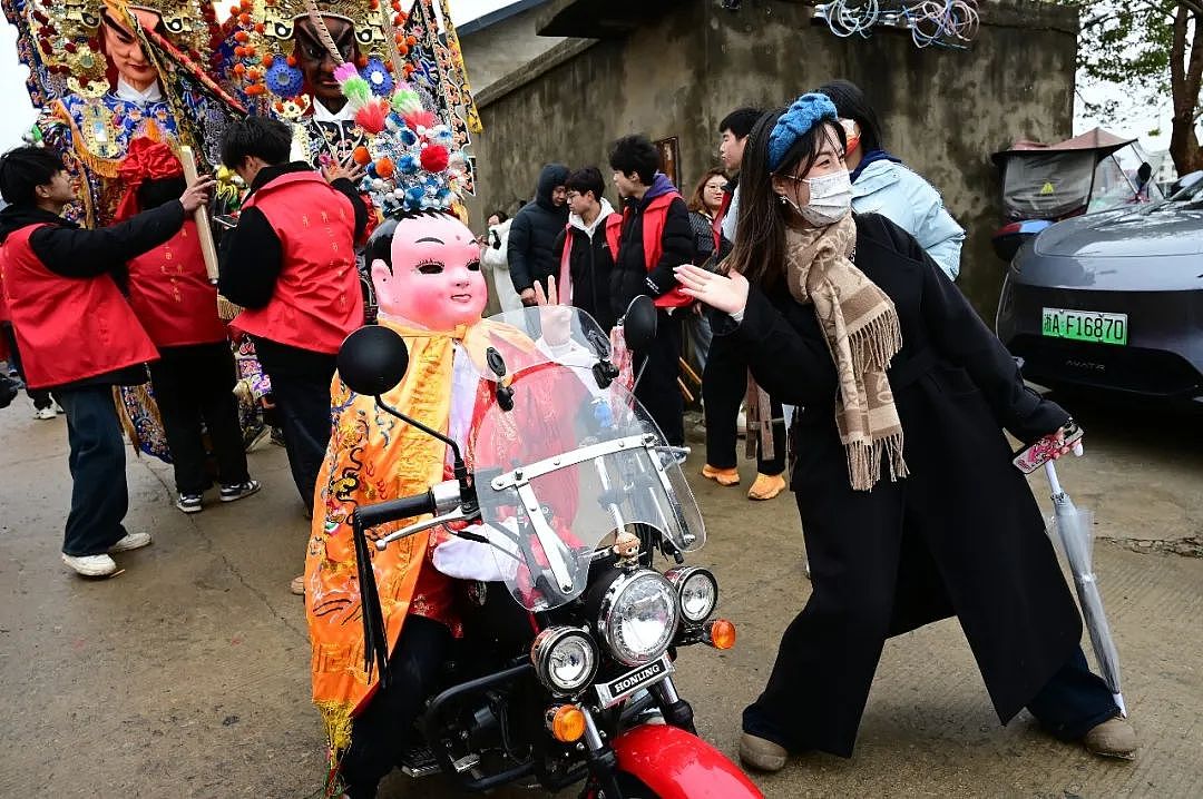 一心求财的年轻人，挤在福州和“神仙”蹦迪（组图） - 12