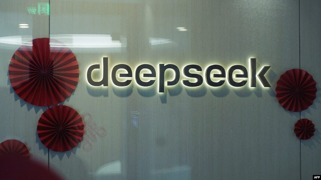 DeepSeek跌落神坛？多个机构质疑其安全性，多个国家禁用（组图） - 1