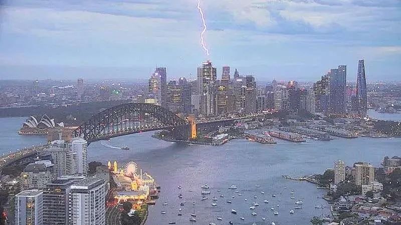 今天，整个悉尼都乱套了！洪水淹了半个城市， 有人不幸死亡！全城火车停运，飞机也无法降落...（组图） - 2