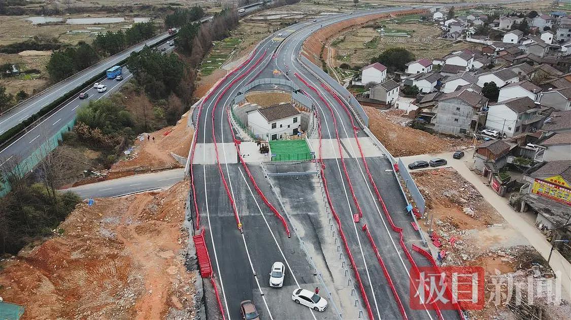 “最强钉子户”独守孤房：没料宁可让公路改道...（组图） - 1