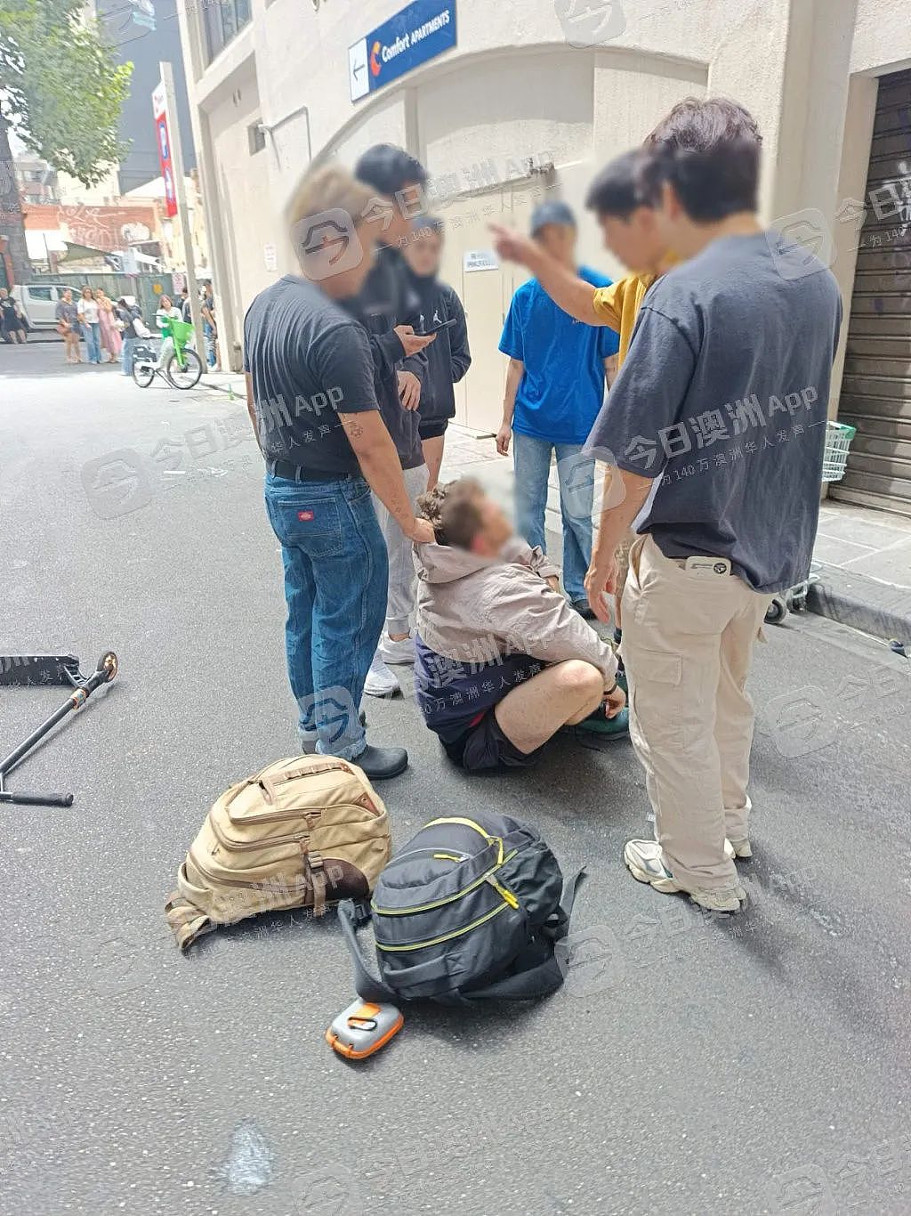 “大哥肯定练过的！”澳洲市中心众华裔热血追贼，匪徒亮刀被一脚踢飞！网友大赞：“干得漂亮！”（组图） - 3