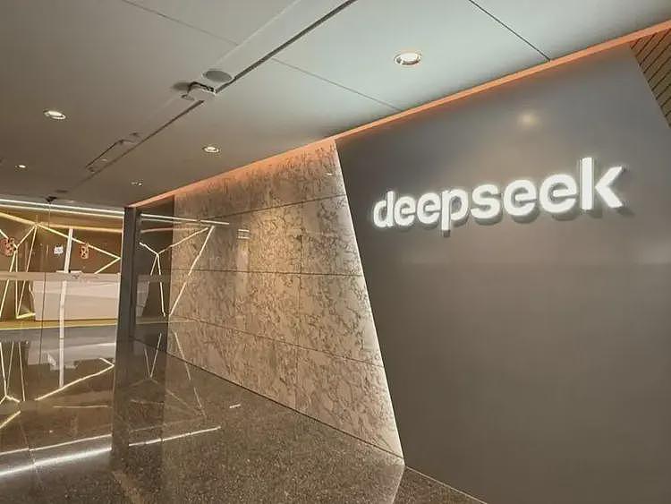 苹果为何放弃DeepSeek？真相大白，难怪马云突然现身，笑得很开心（组图） - 8