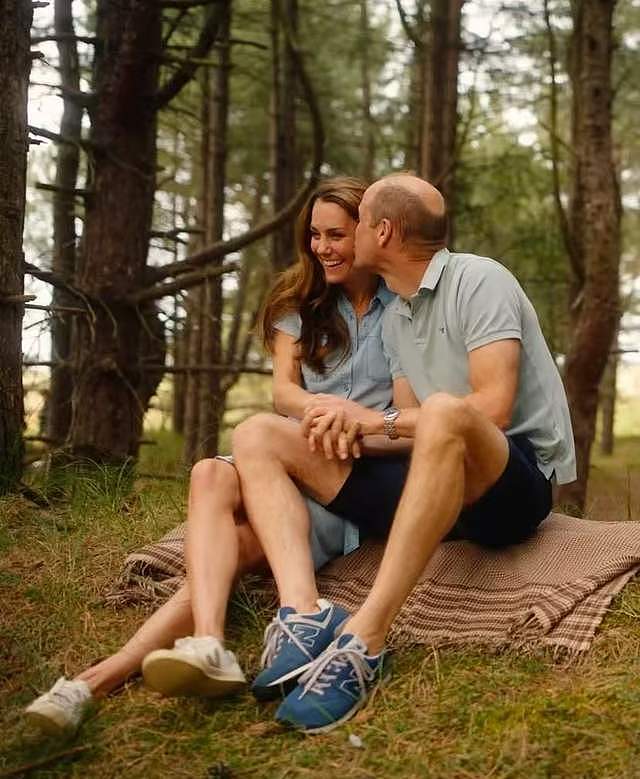 凯特王妃情人节秀恩爱，威廉王子甜蜜献吻，地中海秃头发型太出戏（组图） - 2