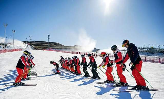 雪场求带飞，却被“黑导”废！中国滑雪教练管理乱象调查（组图） - 1