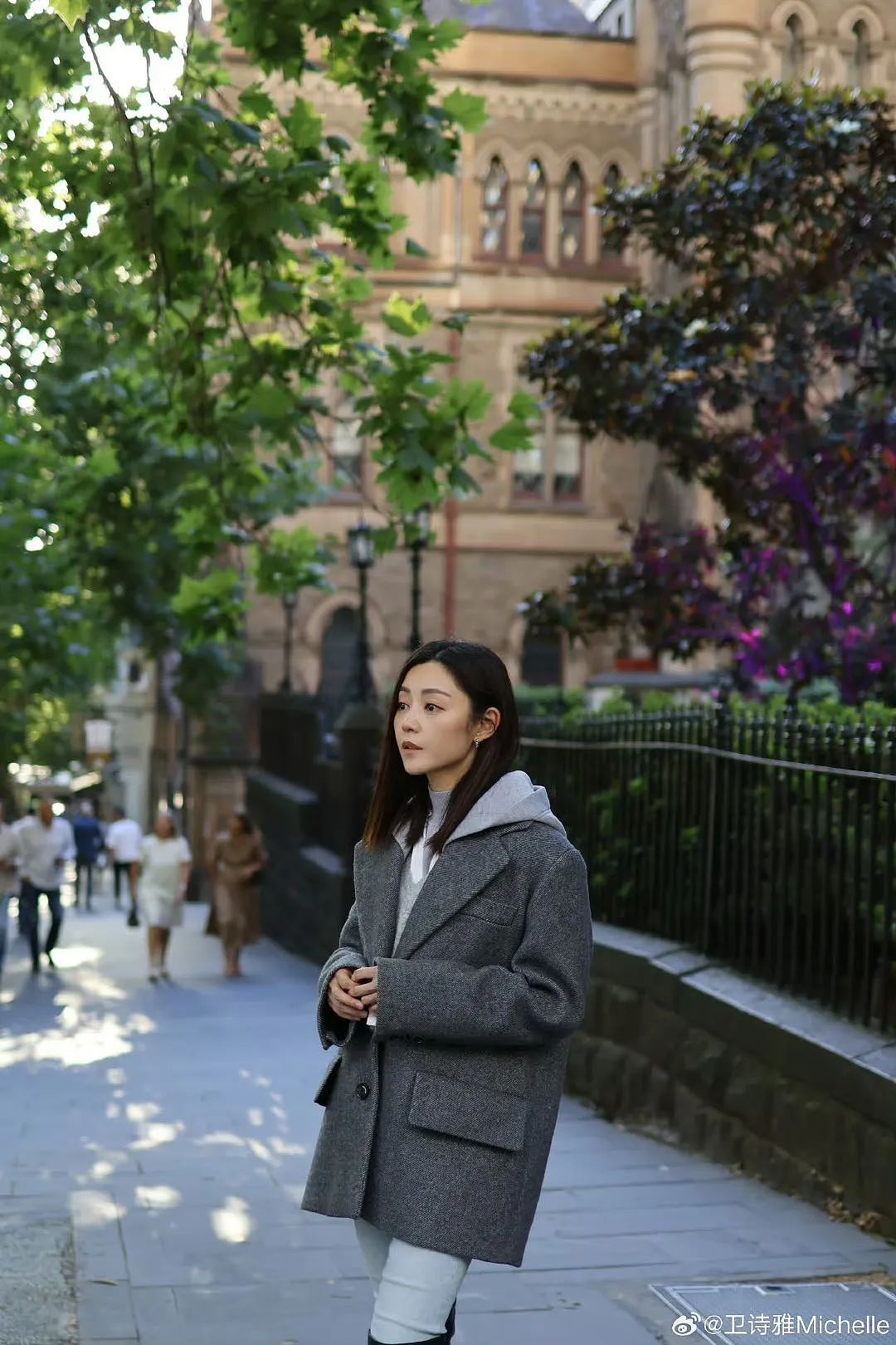 恭喜！香港知名女星卫诗雅风光大嫁，穿深v婚纱与多金老公教堂热吻（组图） - 8