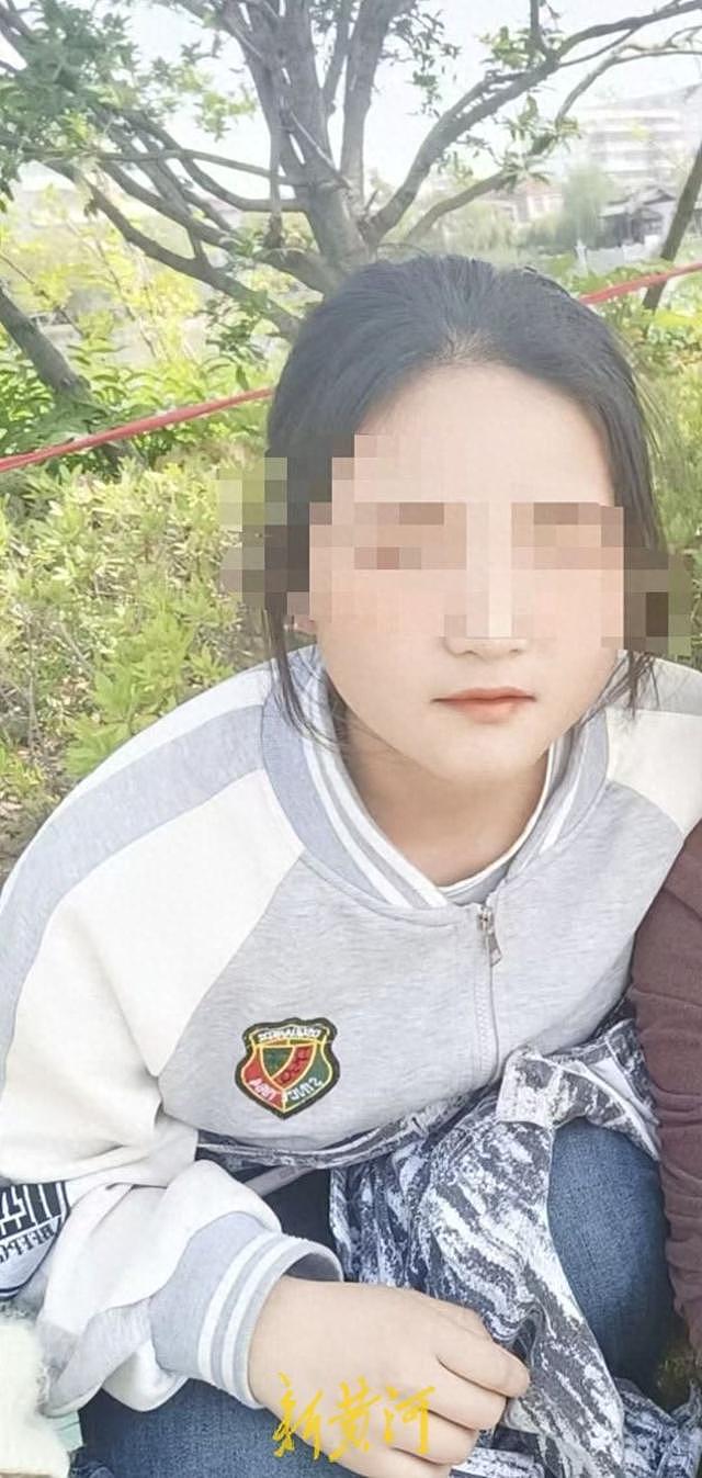 河南女大学生遭侵犯逃跑时落水，嫌疑人木棍敲头挡其上岸至溺亡（组图） - 1