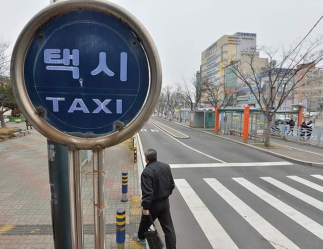 韩国女学生在公路跳车被撞死：以为被绑架，八旬耳背司机被判无罪（组图） - 2