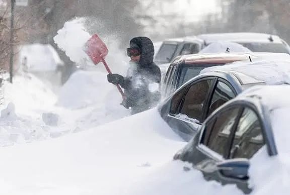 “末日级“暴雪狂袭加拿大！男子热车惨死，少女家门口被活埋！（组图） - 1