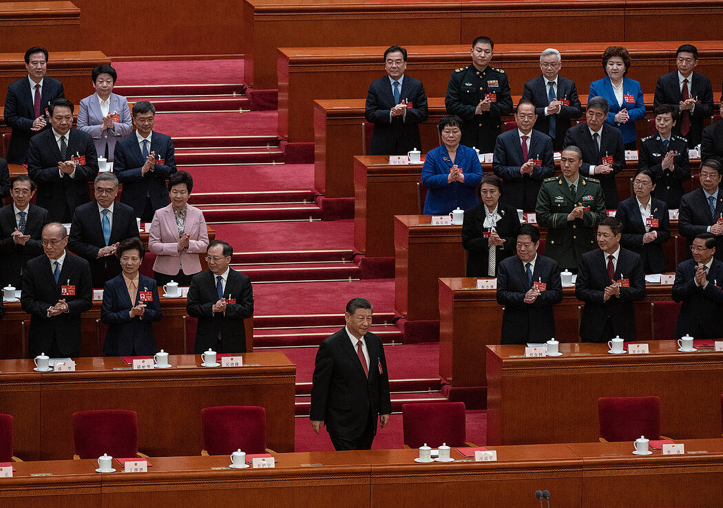 禁止躺平：中国多地设立“蜗牛奖”羞辱不作为干部（组图） - 2