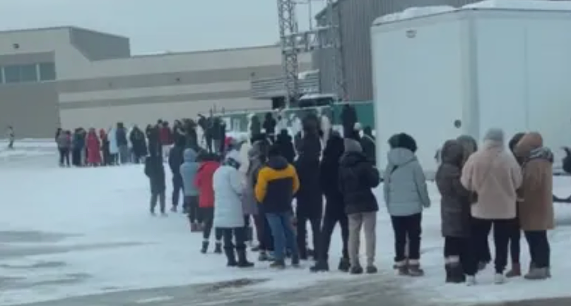 太丢脸！大批华人顶风冒雪大打出手，一秒扫空货架！老外崩溃尖叫：crazy（组图） - 3