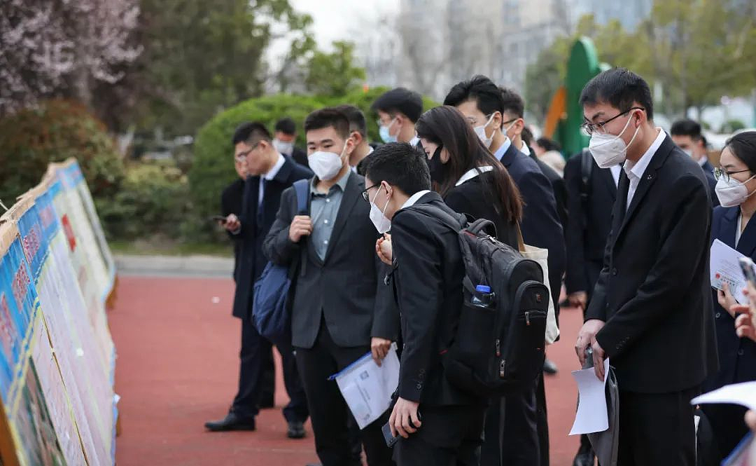 大地震！多省疯狂“退货“留学生：哈佛博士正在被乡镇公务员挤出局（组图） - 3