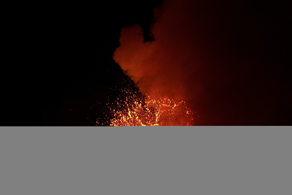 奇葩！游客在火山熔岩烤肠和煮咖啡！意大利政府为禁绝乱象，强制规定聘请地陪（视频/组图） - 23