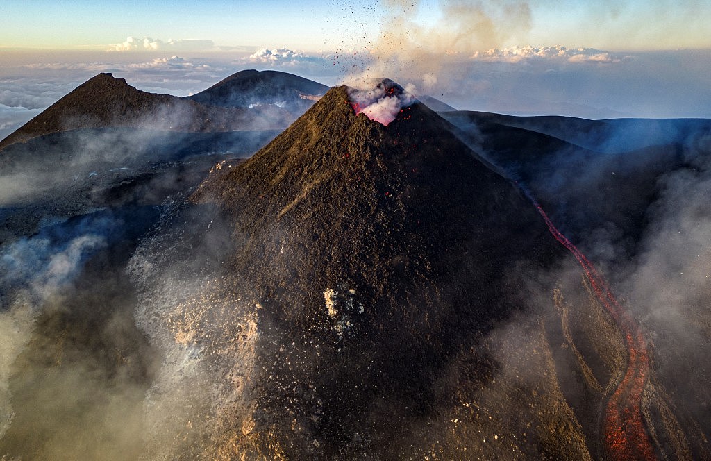 奇葩！游客在火山熔岩烤肠和煮咖啡！意大利政府为禁绝乱象，强制规定聘请地陪（视频/组图） - 18