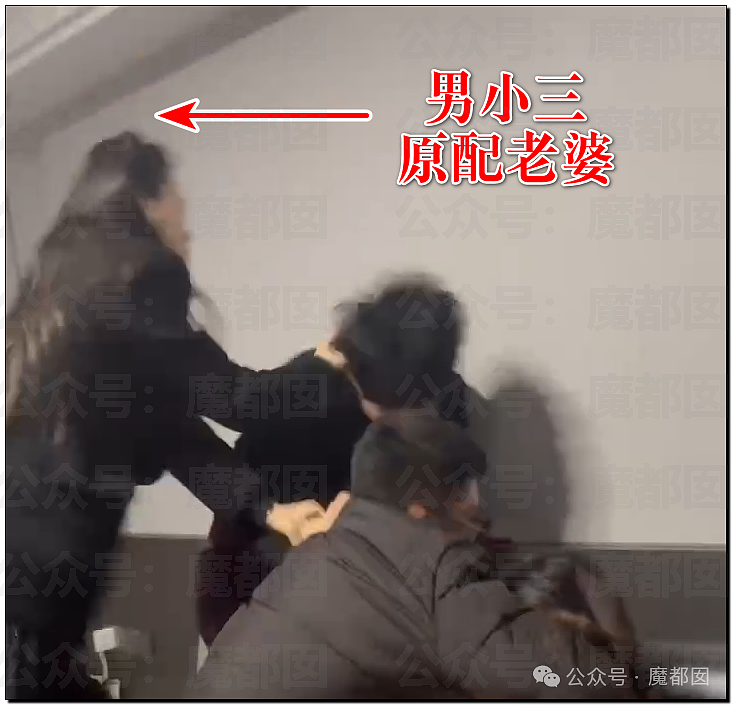 狗血！女抓老公，男抓老婆！某地上演罕见男女混合现场“抓奸”大戏（视频/组图） - 47