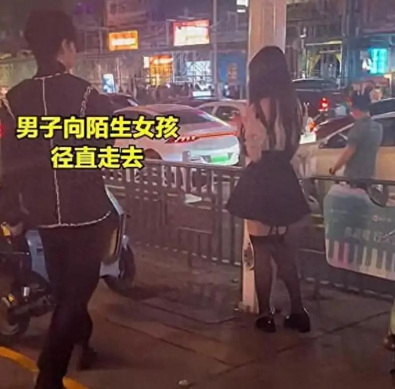 男网红挑战搭讪49个美女成功41个，其中大半有男友，高端聊天话术让网友吵疯！（组图） - 1