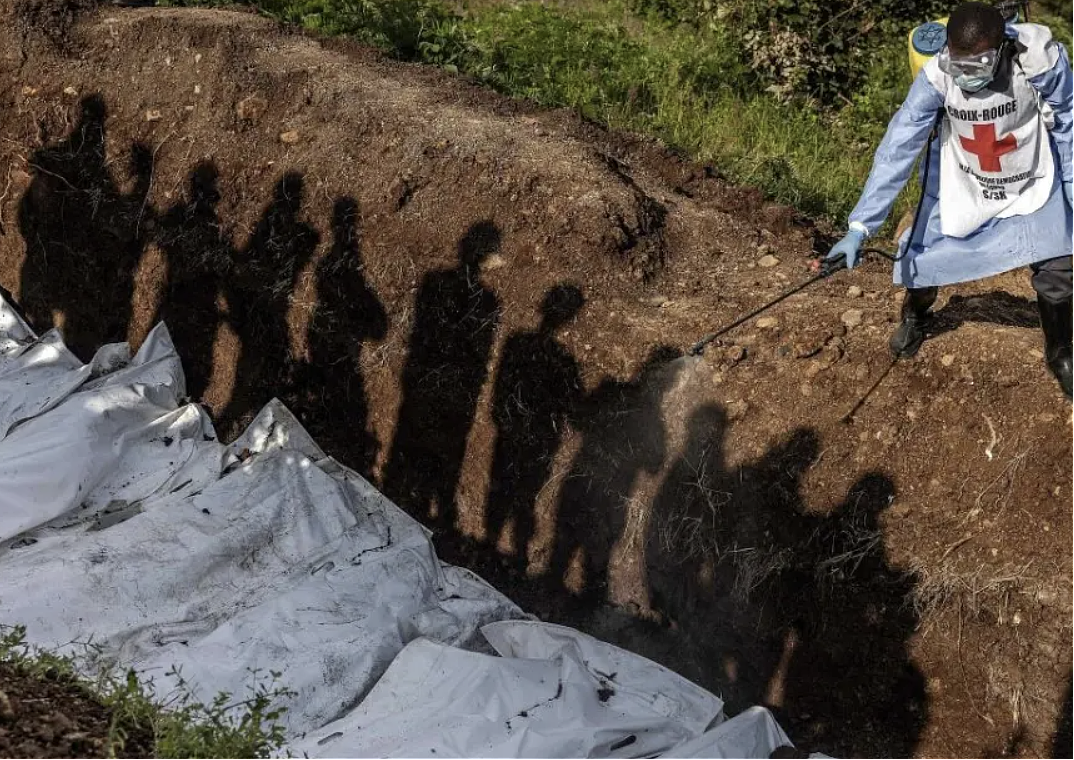 76人死伤！ 市中心集会爆炸，民众当场炸飞，尸横遍野； 7000人惨死，太平间堆满腐尸（组图） - 6