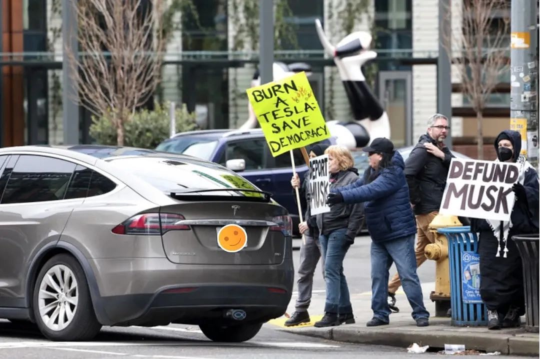 全美爆发“反特斯拉”抗议活动！烧车、扔燃烧瓶，特斯拉车主惴惴不安（组图） - 7